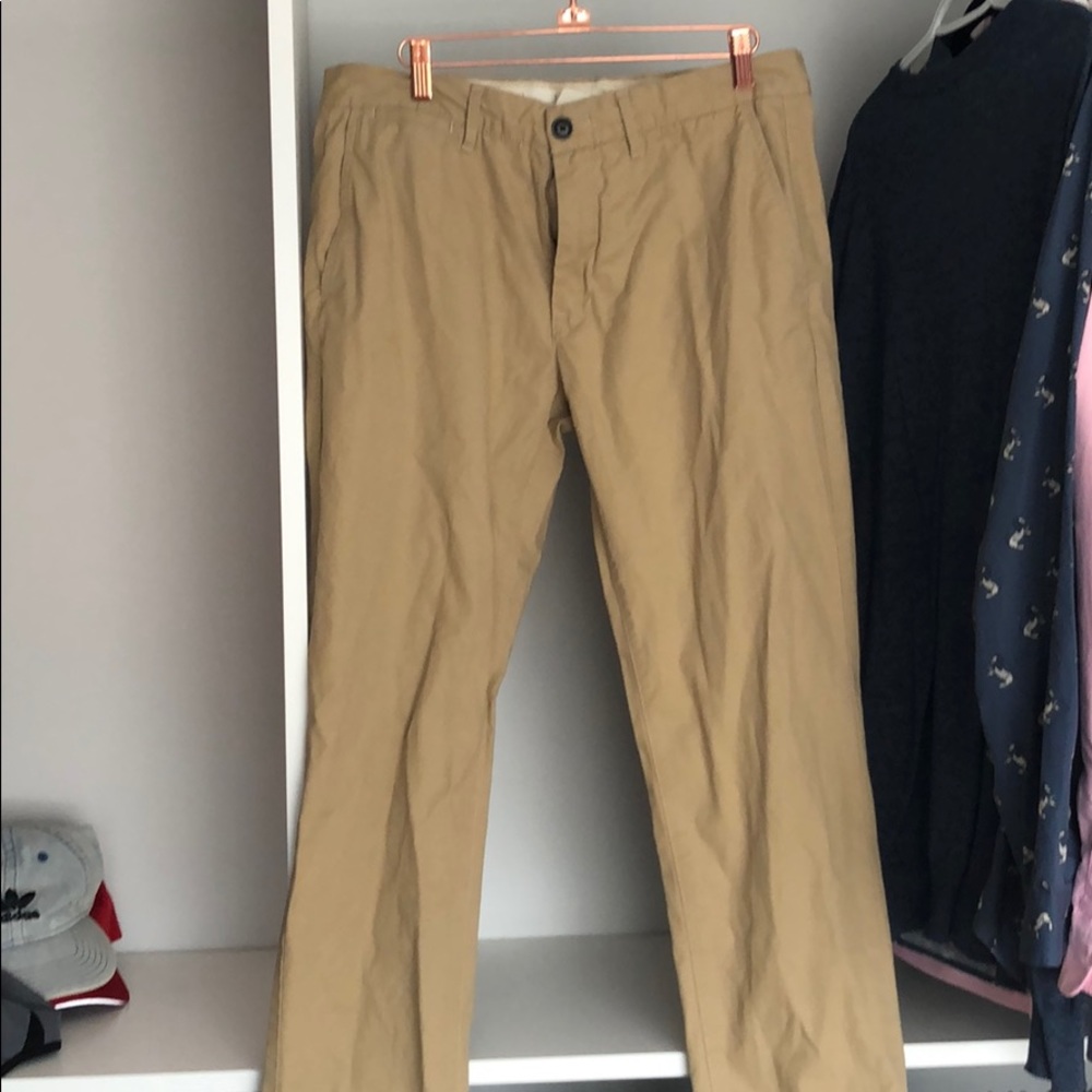 Barely worn khakis in great condition